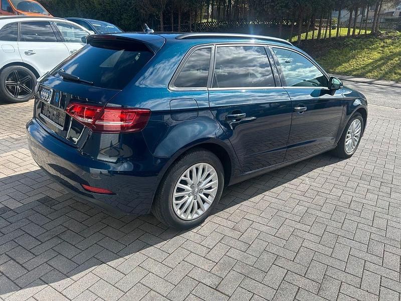 Gebraucht Audi A3 Sport 116 PS (85 kW) 2018 Blau Limousine
