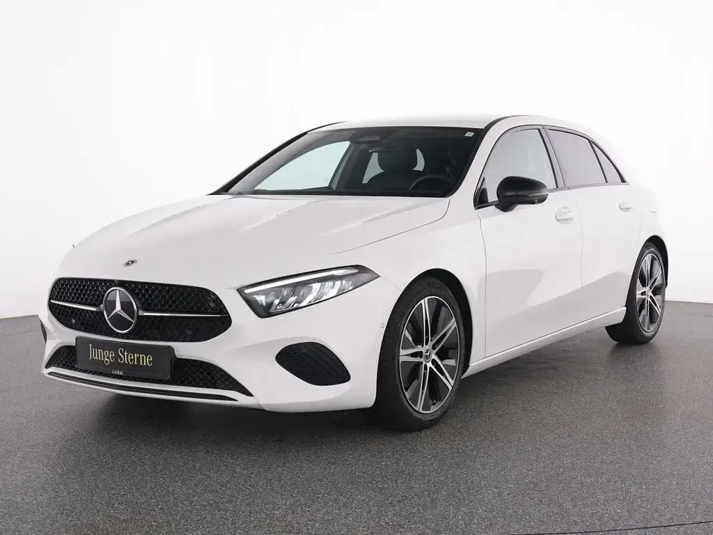Gebraucht Mercedes A200 Progressive 163 PS (119 kW) 2025 Weiß Limousine