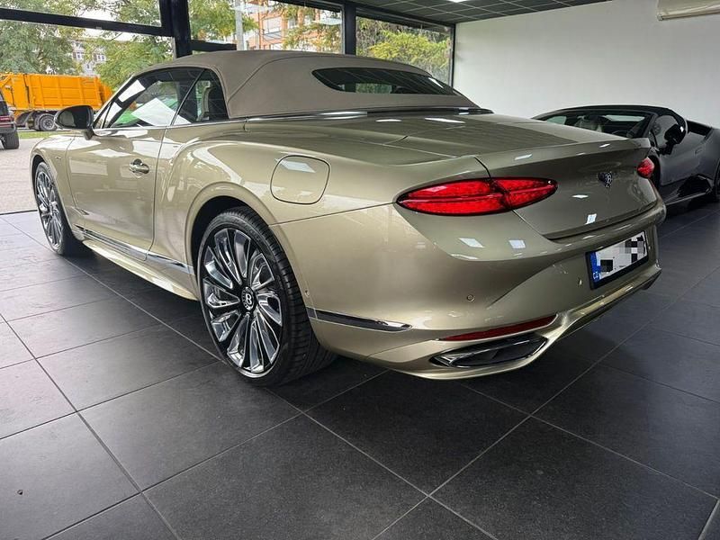 Neu Bentley Continental Mulliner 600 PS (441 kW) 2025 Gold Limousine