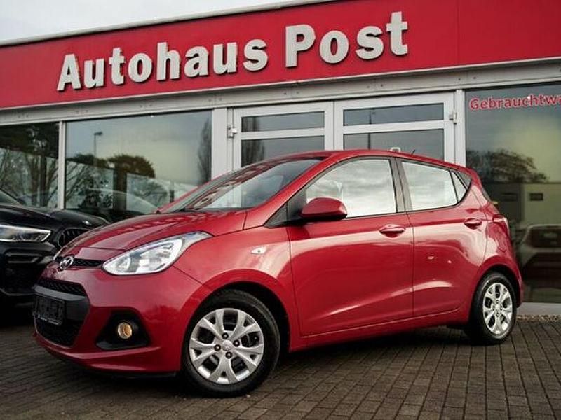 Gebraucht Hyundai i10 90 PS (66 kW) 2015 Rot Kleinwagen