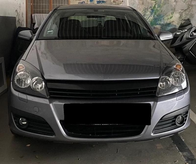 Grau Gebraucht 2006 Opel Astra Kleinwagen | 1.500 € (Fairer Preis) - Bild 1/4