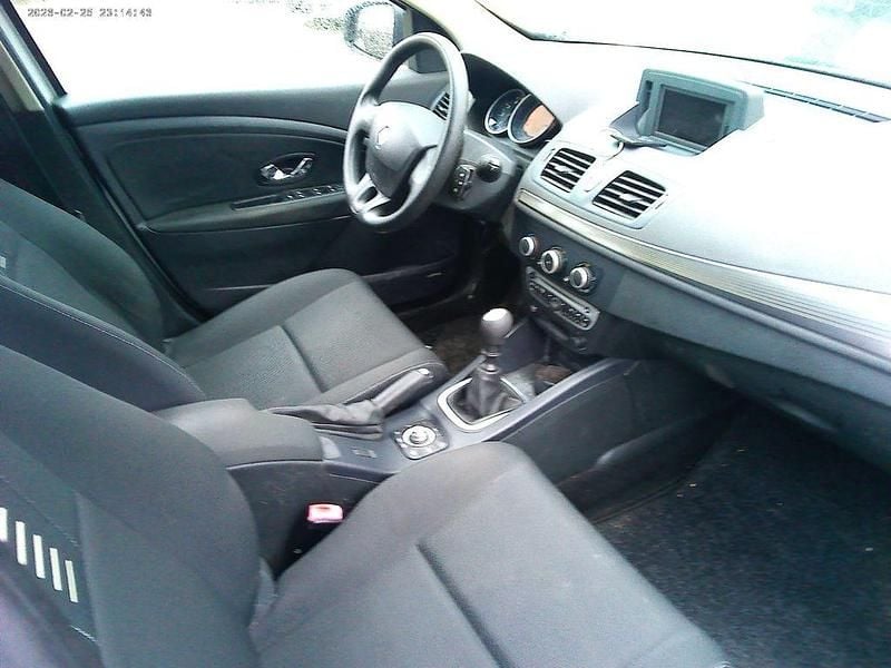 Gebraucht Renault Mégane III Expression 106 PS (77 kW) 2012 Silber Limousine