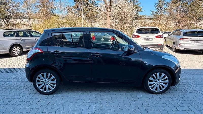 Gebraucht Suzuki Swift 94 PS (69 kW) 2012 Schwarz Kleinwagen