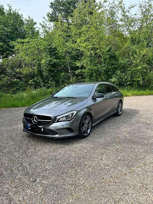 Grau Gebraucht 2018 Mercedes CLA200 Shooting Brake Urban Kombi | 21.150 € (Fairer Preis) - Bild 1/4