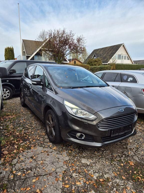 Gebraucht Ford S-MAX Titanium 160 PS (117 kW) 2016 Schwarz Van / Kleinbus