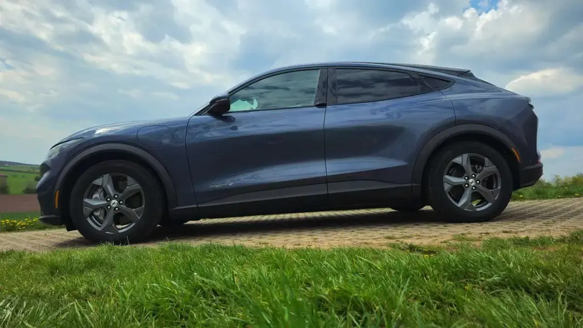 Usata Ford Mustang Mach-E 197 kW (269 CV) 2021 Blu SUV