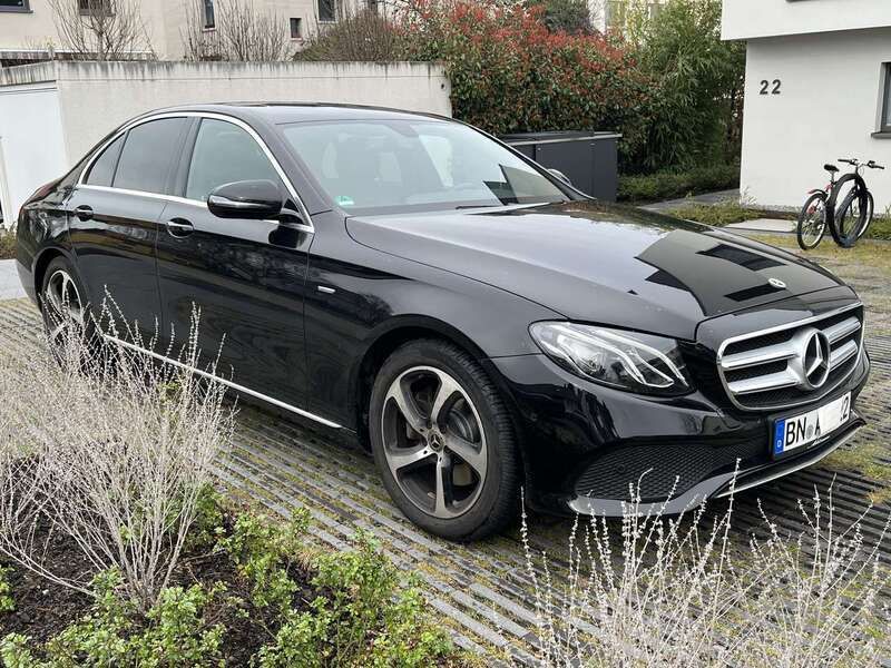 Schwarz Gebraucht 2019 Mercedes E200 Avantgarde Limousine | 24.990 € (Fairer Preis) - Bild 1/4
