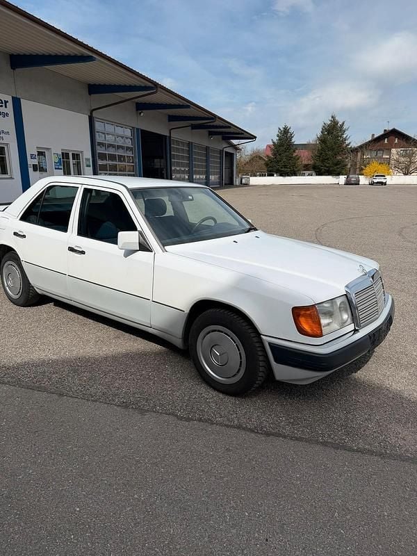 Second-hand Mercedes 200 75 CP (55 kW) 1992 Alb Berlinǎ