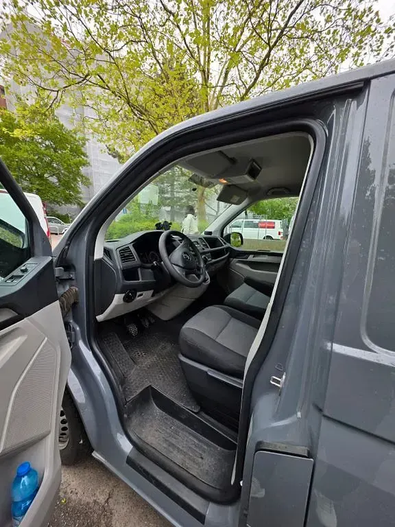 Gebraucht VW Transporter 150 PS (110 kW) 2018 Grau Van