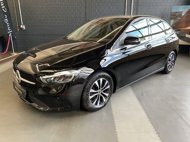 Nachtschwarz Gebraucht 2023 Mercedes B200 Van / Kleinbus | 25.780 € (Superpreis) - Bild 1/4