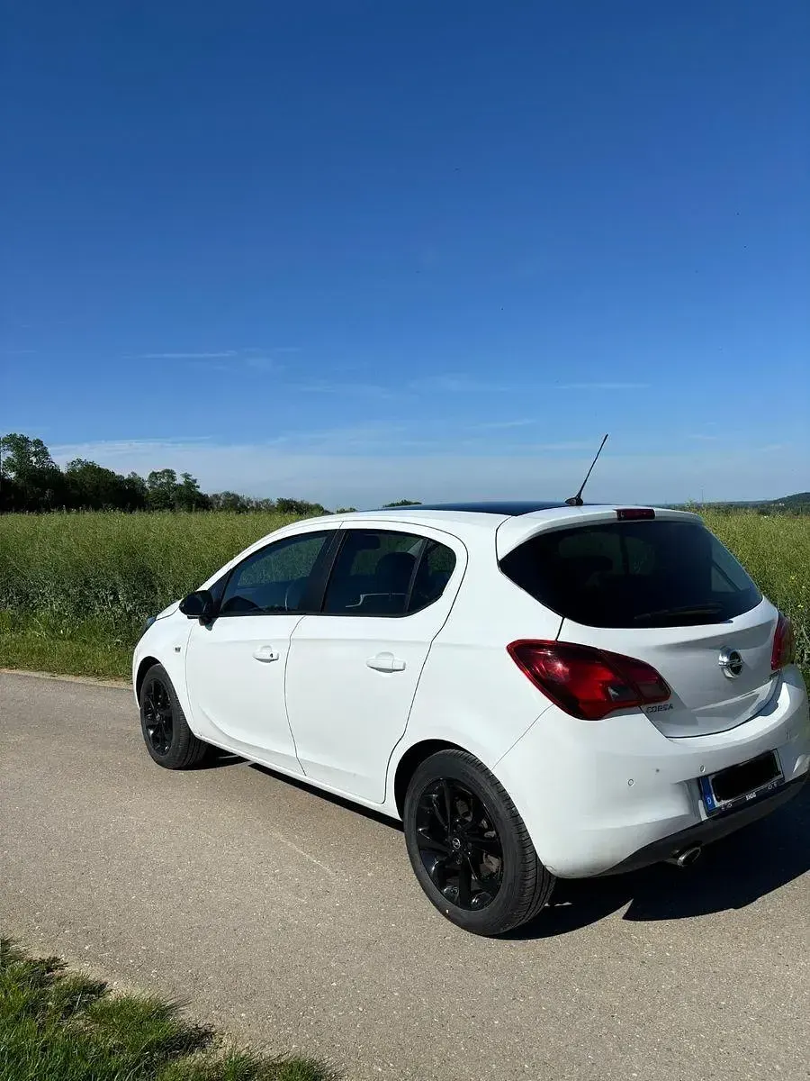 Gebraucht Opel Corsa Color Edition 101 PS (74 kW) 2016 Weiß Kleinwagen