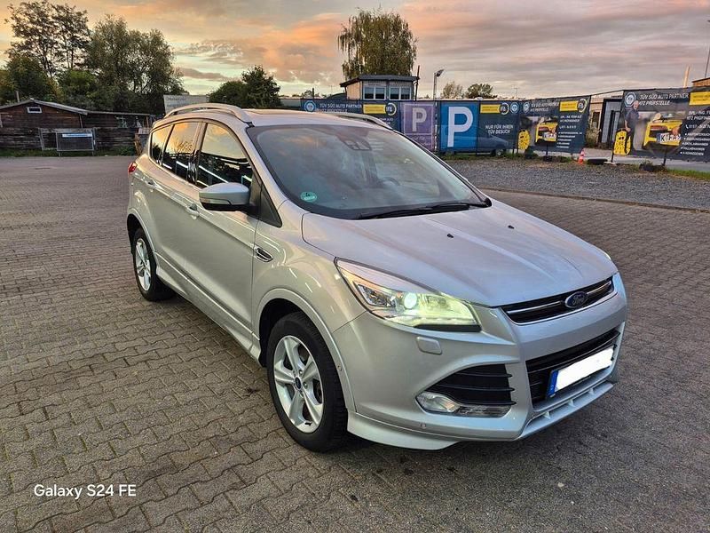 Silber Gebraucht 2016 Ford Kuga Titanium SUV | 11.500 € (Guter Preis) - Bild 1/4
