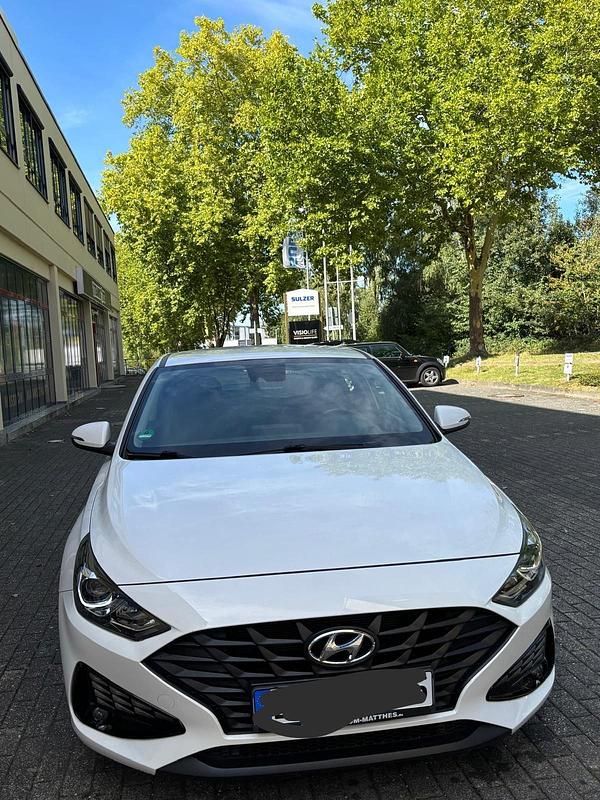 Weiß Gebraucht 2021 Hyundai i30 Coupé | 13.800 € (Fairer Preis) - Bild 1/4