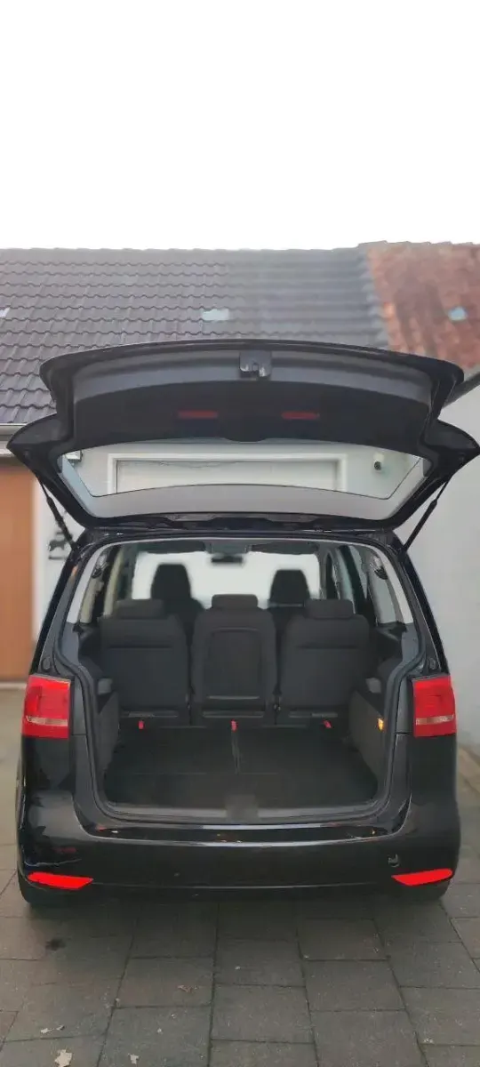 Gebraucht VW Touran 105 PS (77 kW) 2012 Schwarz Van / Kleinbus