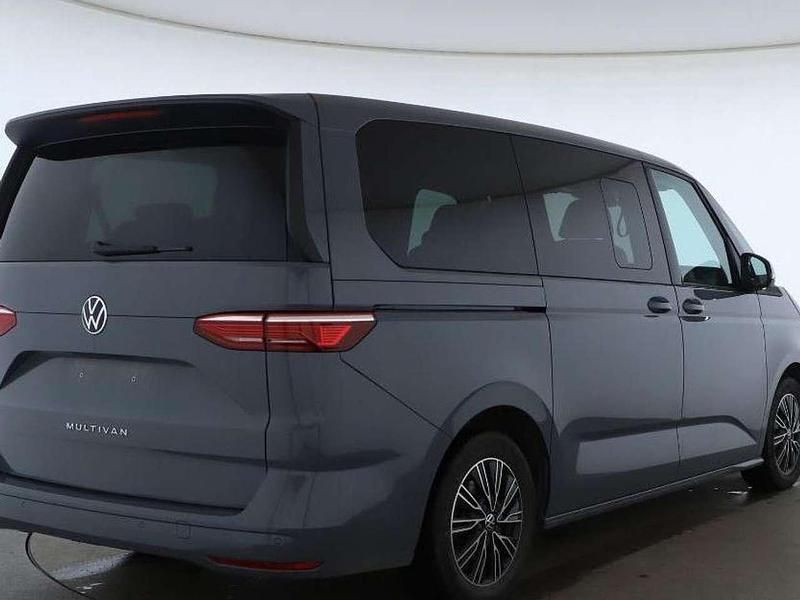 Gebraucht VW Multivan 150 PS (110 kW) 2024 Grau Van