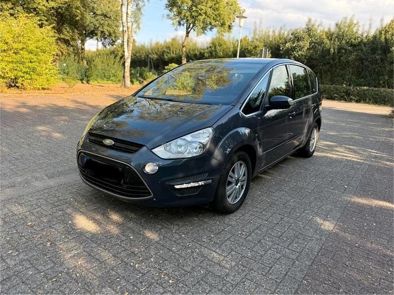 Grau Gebraucht 2012 Ford S-MAX S Van / Kleinbus | 7.350 € (Guter Preis) - Bild 1/4