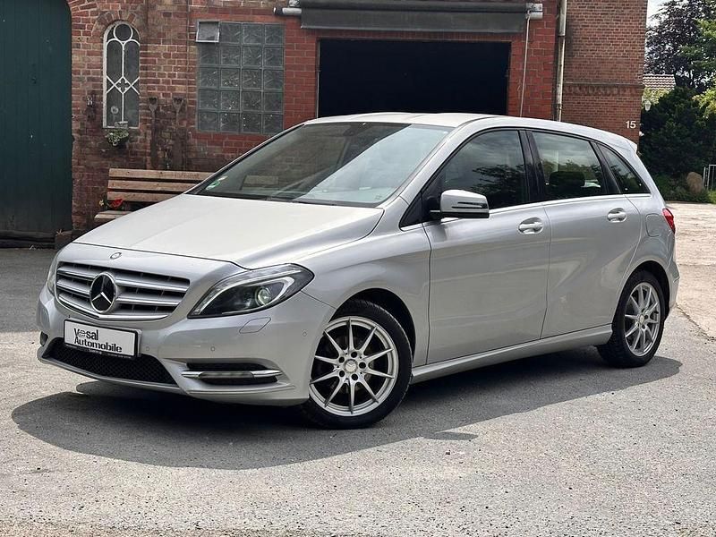 Silber Gebraucht 2011 Mercedes B180 Van / Kleinbus | 6.999 € (Fairer Preis) - Bild 1/4