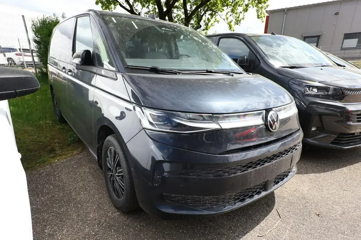 Neu VW Multivan Style 150 PS (110 kW) 2026 Starlight blue metallic Van / Kleinbus