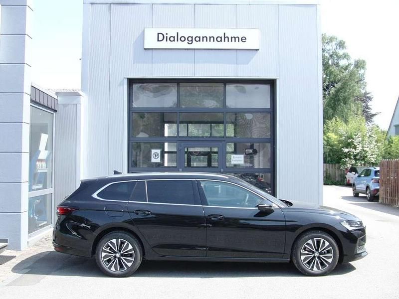 Ebony black metallic Neu 2025 Skoda Superb Selection Kombi | 47.930 € (Etwas zu teuer) - Bild 1/4