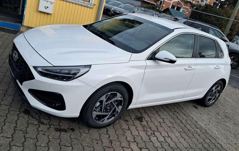 Weiß Neu 2024 Hyundai i30 Style Limousine | 19.995 € (Guter Preis) - Bild 1/4