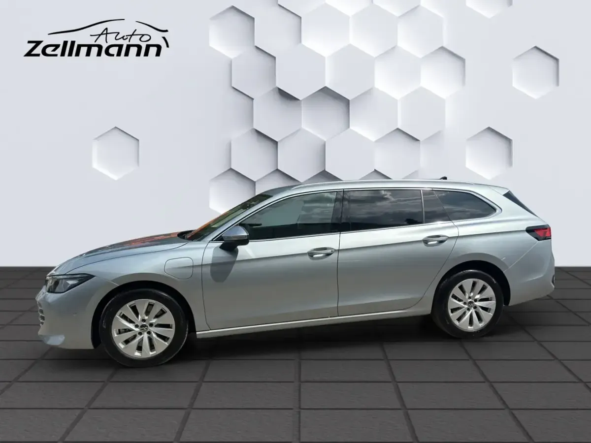 Gebraucht VW Passat IQ Drive 177 PS (130 kW) 2025 Silber Kombi