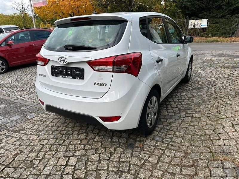 Gebraucht Hyundai ix20 Classic 90 PS (66 kW) 2011 Weiß Kleinwagen