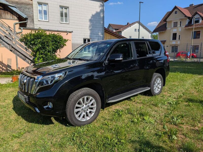Schwarz Gebraucht 2015 Toyota Land Cruiser Executive SUV | 33.900 € (Superpreis) - Bild 1/4