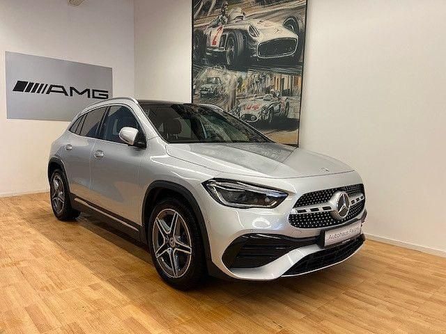Iridiumsilber metalliclack Gebraucht 2022 Mercedes GLA250 AMG line SUV | 37.961 € (Fairer Preis) - Bild 1/2