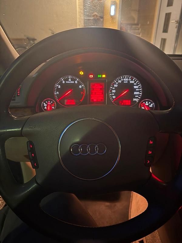 Gebraucht Audi A4 135 PS (99 kW) 2001 Schwarz Kombi