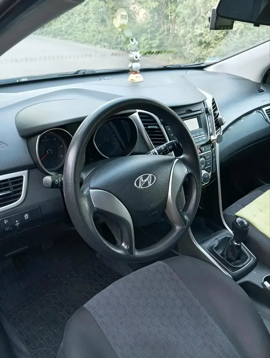 Gebraucht Hyundai i30 110 PS (80 kW) 2015 Grau Limousine