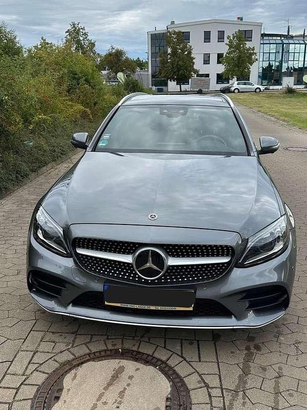 Grau Gebraucht 2019 Mercedes C300e AMG line Kombi | 25.900 € (Guter Preis) - Bild 1/4