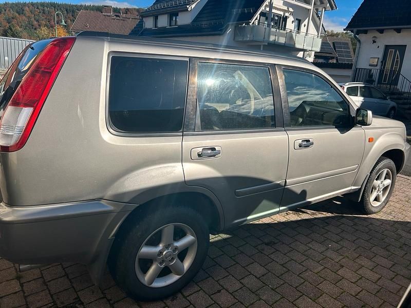 Gold Gebraucht 2003 Nissan X-Trail SUV | 3.333 € (Teuer) - Bild 1/4