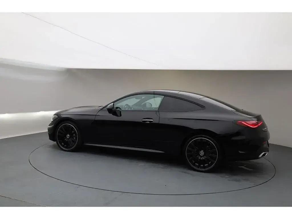 Gebraucht Mercedes 450 AMG 381 PS (280 kW) 2025 Metalliclack obsidianschwarz (metallic) Coupé