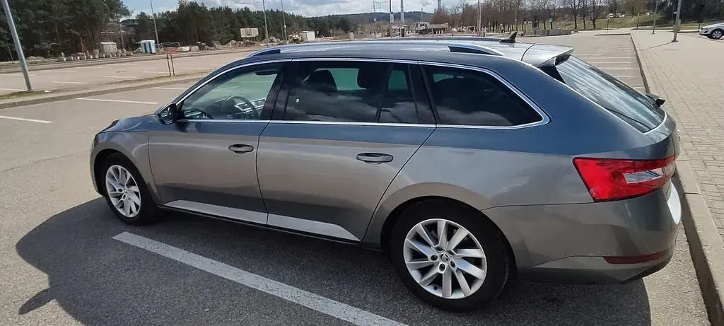 Second-hand Skoda Superb Style 190 CP (139 kW) 2023 Gri Break