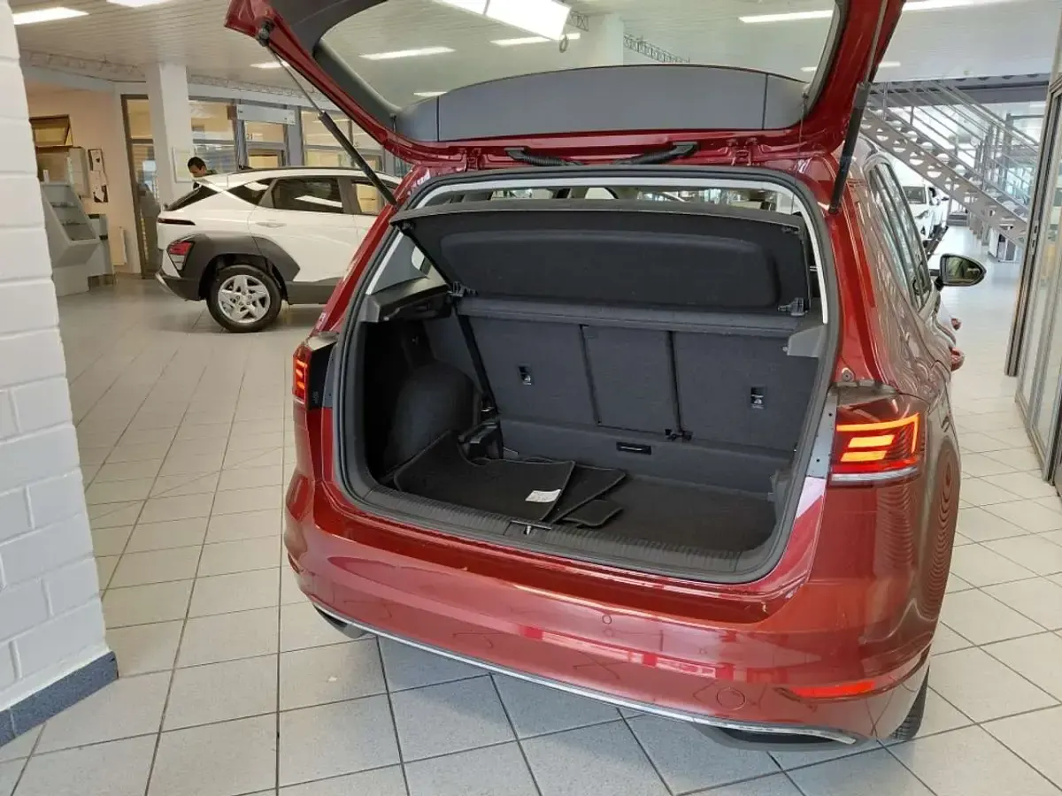 Gebraucht VW Golf VII IQ Drive 150 PS (110 kW) 2019 Cranberryredmet. Limousine