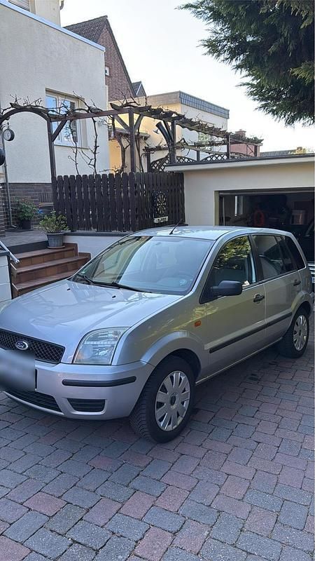 Silber Gebraucht 2005 Ford Fusion Kombi | 2.299 € (Etwas zu teuer) - Bild 1/4