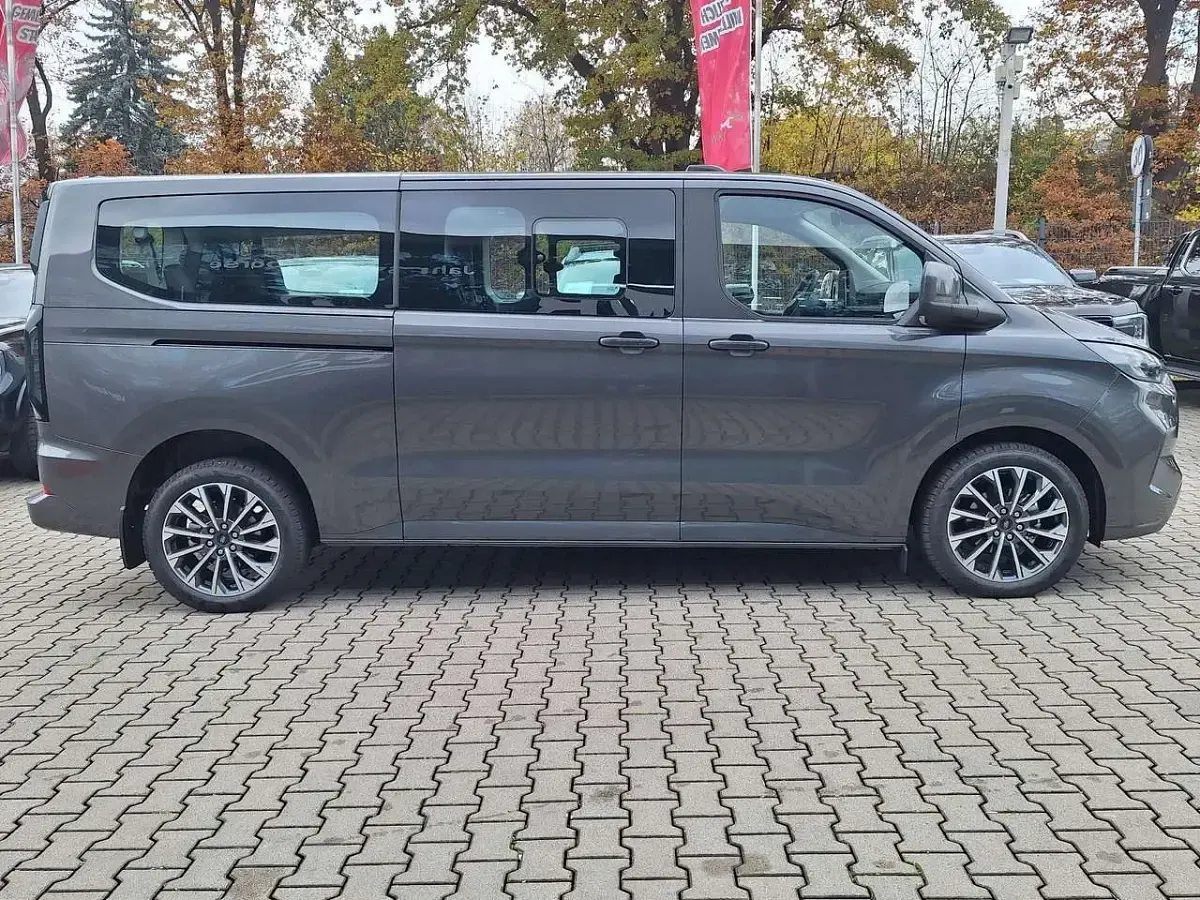 Neu Ford Tourneo Titanium 170 PS (125 kW) 2025 Carbonized grey Van / Kleinbus