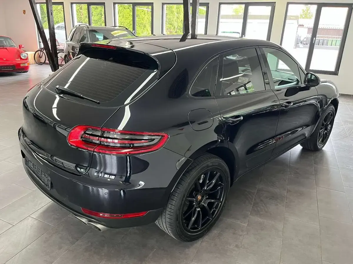 Gebraucht Porsche Macan 258 PS (189 kW) 2014 Tiefschwarz SUV