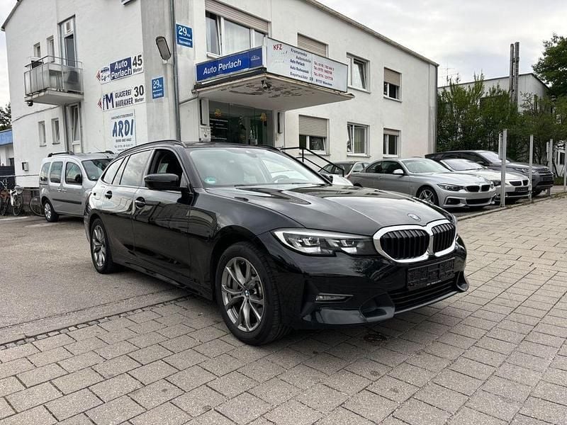 Schwarz Gebraucht 2021 BMW 330 Sport Line Kombi | 21.850 € (Superpreis) - Bild 1/4
