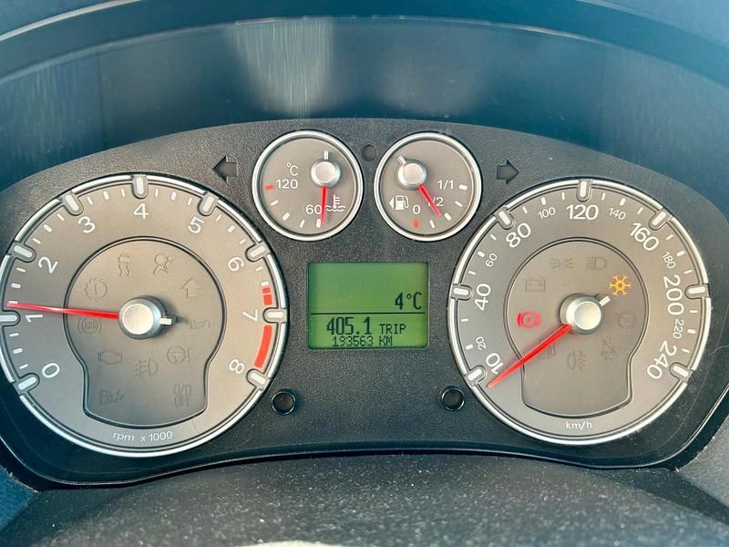 Grau Gebraucht 2007 Ford Fiesta ST Kleinwagen | 4.350 € (Teuer) - Bild 1/4