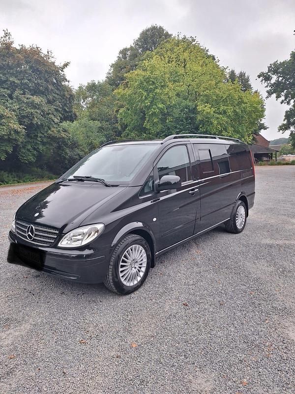 Schwarz Gebraucht 2010 Mercedes Vito Van / Kleinbus | 13.700 € (Teuer) - Bild 1/4