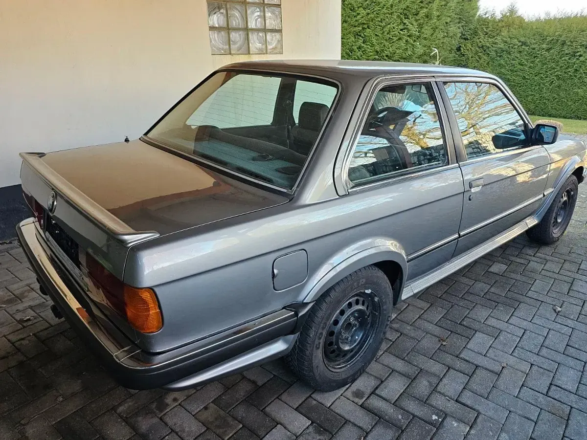 Używany BMW 325 171 KM (125 kW) 1987 Srebrny Coupe