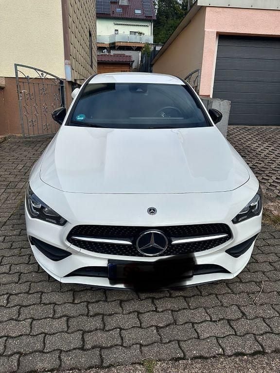Weiß Gebraucht 2023 Mercedes CLA250e AMG Limousine | 31.400 € (Guter Preis) - Bild 1/4