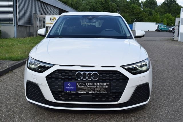 Weiß Gebraucht 2022 Audi A1 Sportback Comfort Kleinwagen | 19.889 € (Guter Preis) - Bild 1/4