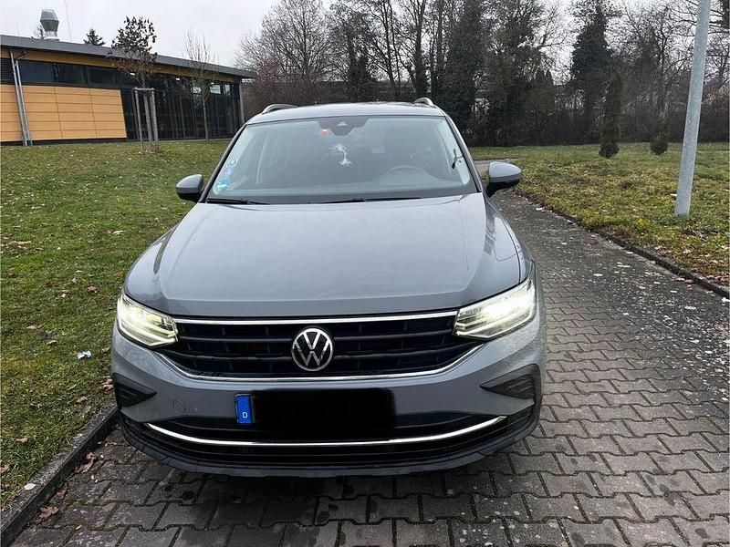 Grau Gebraucht 2021 VW Tiguan Life SUV | 21.900 € (Fairer Preis) - Bild 1/4