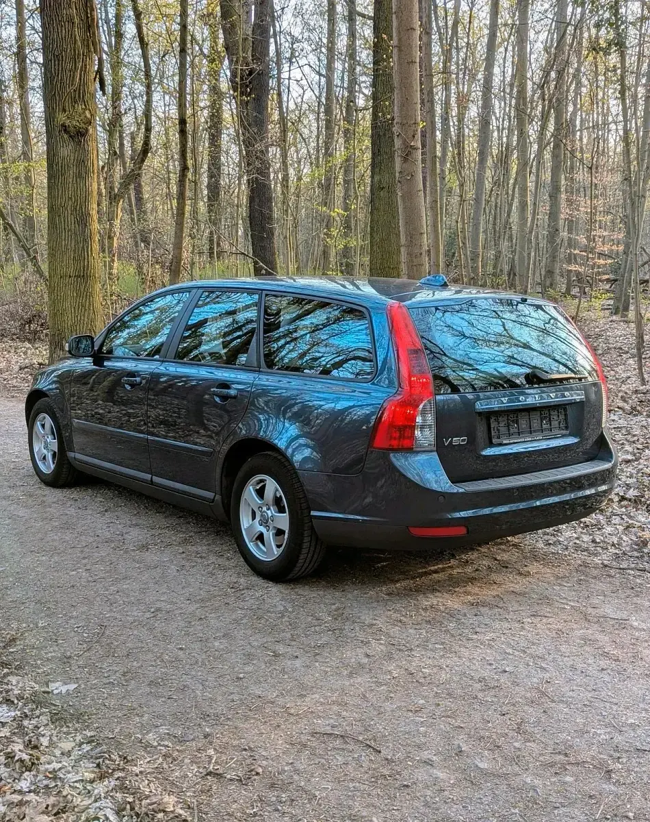 Gebraucht Volvo V50 125 PS (91 kW) 2009 Blau Kombi