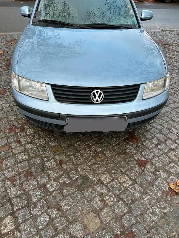 Silber Gebraucht 2000 VW Passat Kombi | 450 € (Superpreis) - Bild 1/4