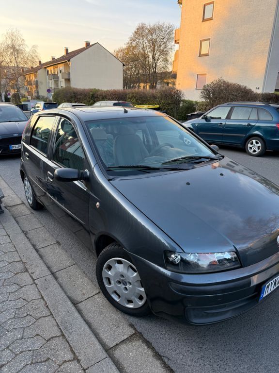 Grau Gebraucht 2002 Fiat Punto Kleinwagen | 850 € (Guter Preis) - Bild 1/4