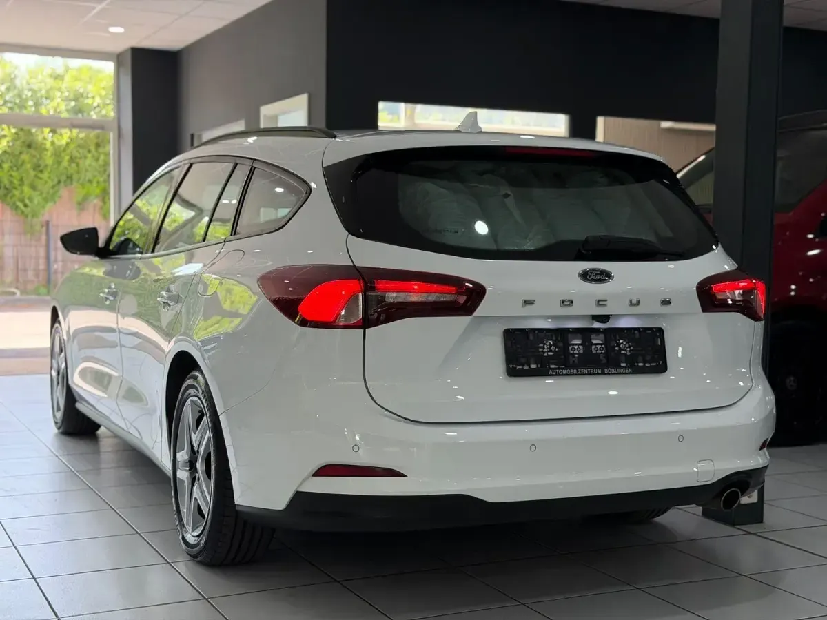 Gebraucht Ford Focus 120 PS (88 kW) 2022 Weiß Kombi