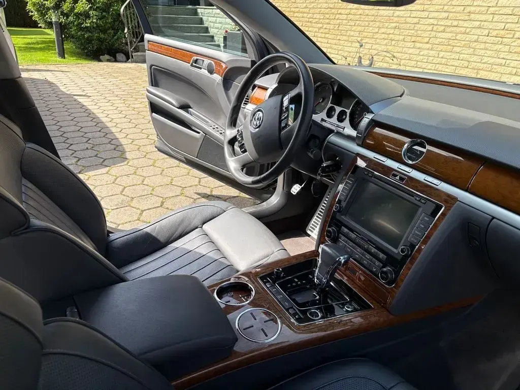 Gebraucht VW Phaeton 245 PS (180 kW) 2015 Schwarz Limousine